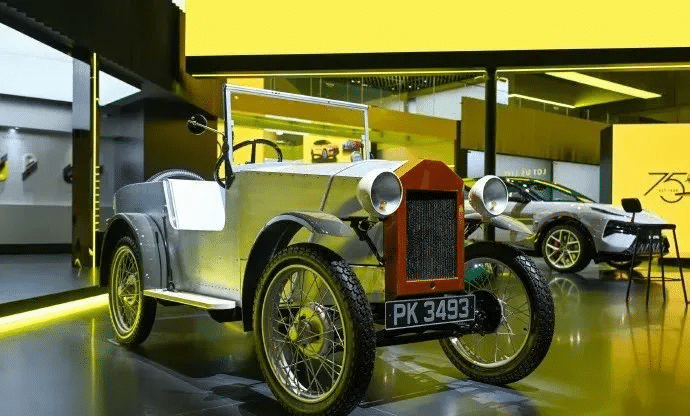 上海車展路特斯展臺(tái)活動(dòng)現(xiàn)場
